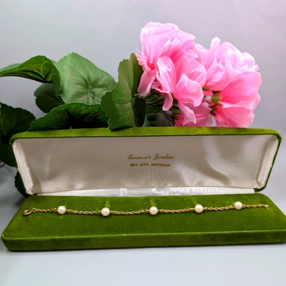 Jewelry - 12K GF Signed Vintage Pearl Bracelet NEW OLD STOCK